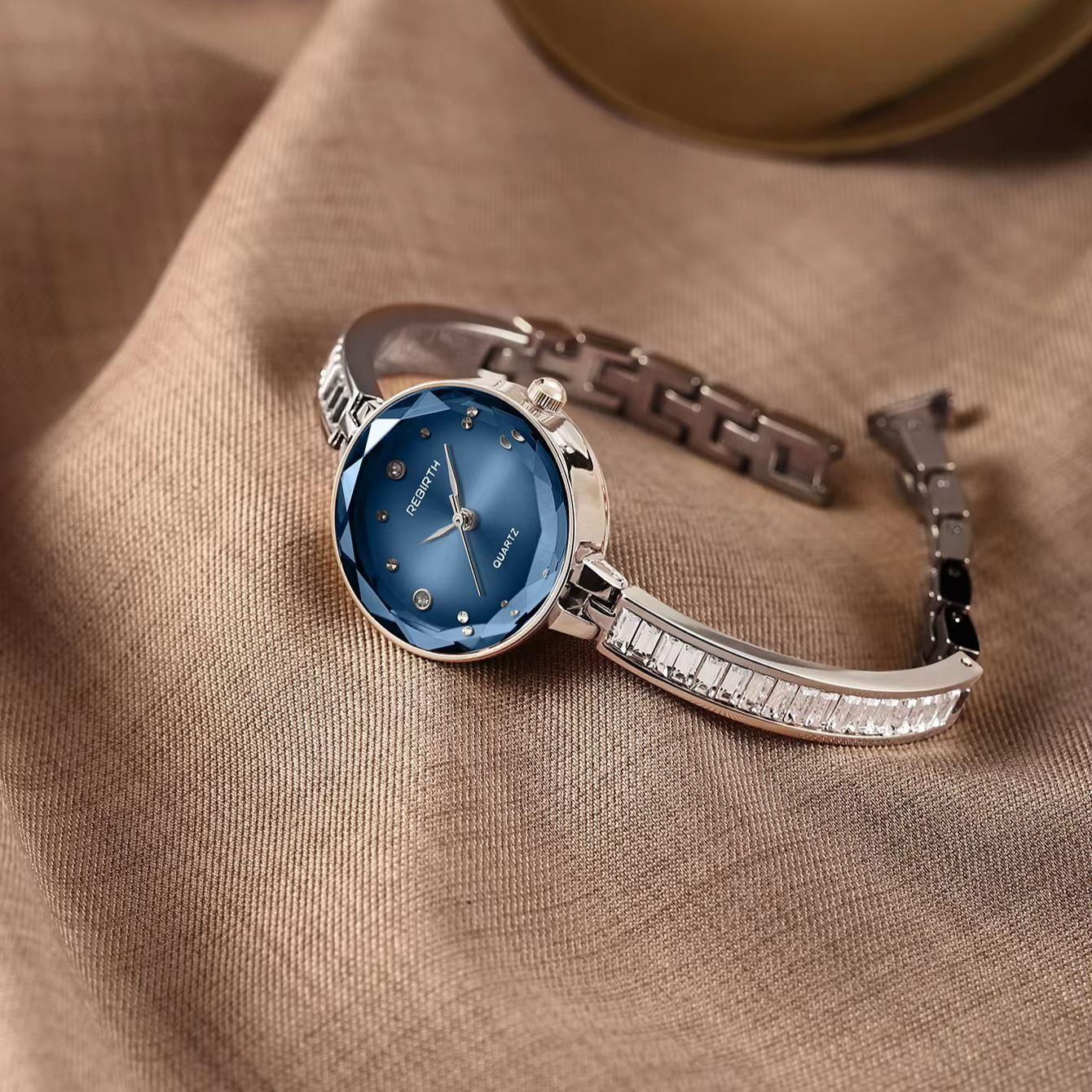 Luxury Watch Straps - Licht Luxe Dameshorloge met Blauwe Glaswijzerplaat,