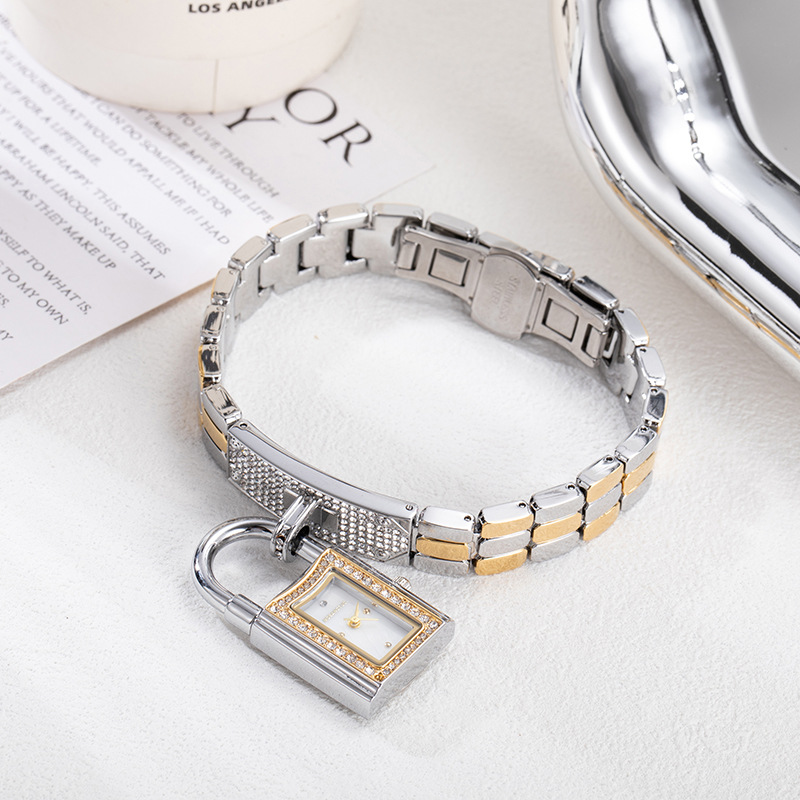 Concavevormige armband met slo - Luxury Watch Diamond recensie en prijs