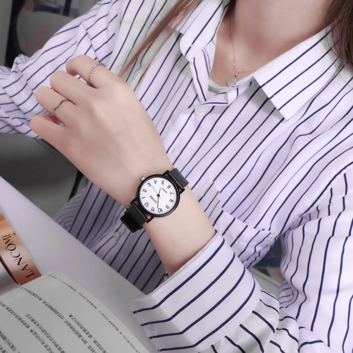 Eenvoudige zwarte horloge quar - Luxury Watch Straps recensie en prijs